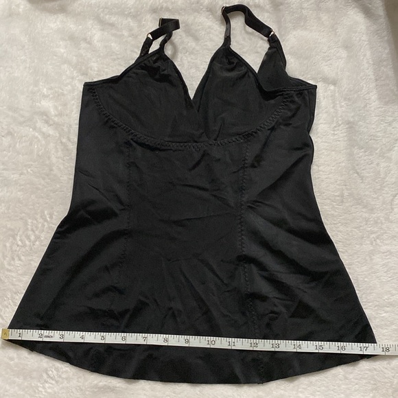 Victorias Secret shaping tank (M) - Picture 9 of 14